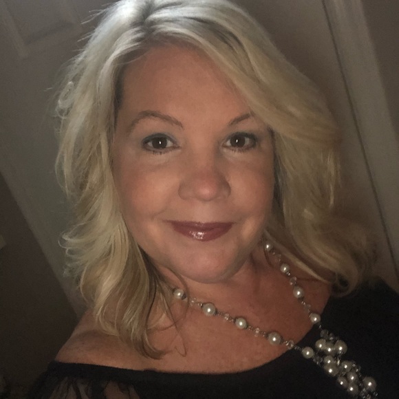 Meet your Posher, Sharon - Picture 1 of 1